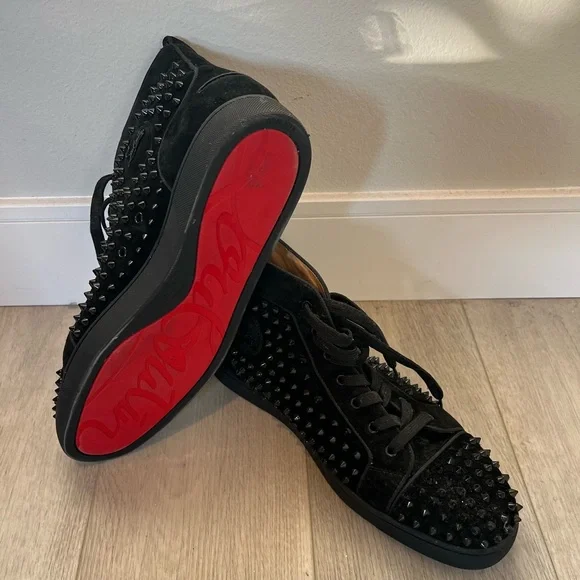 Christian Louboutin スパイクスリッポン 37.5 hristian Louboutin Men's Black Suede Spike Studded Slip-On Loafers